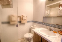 RedAwning Alder Avenue Apartment